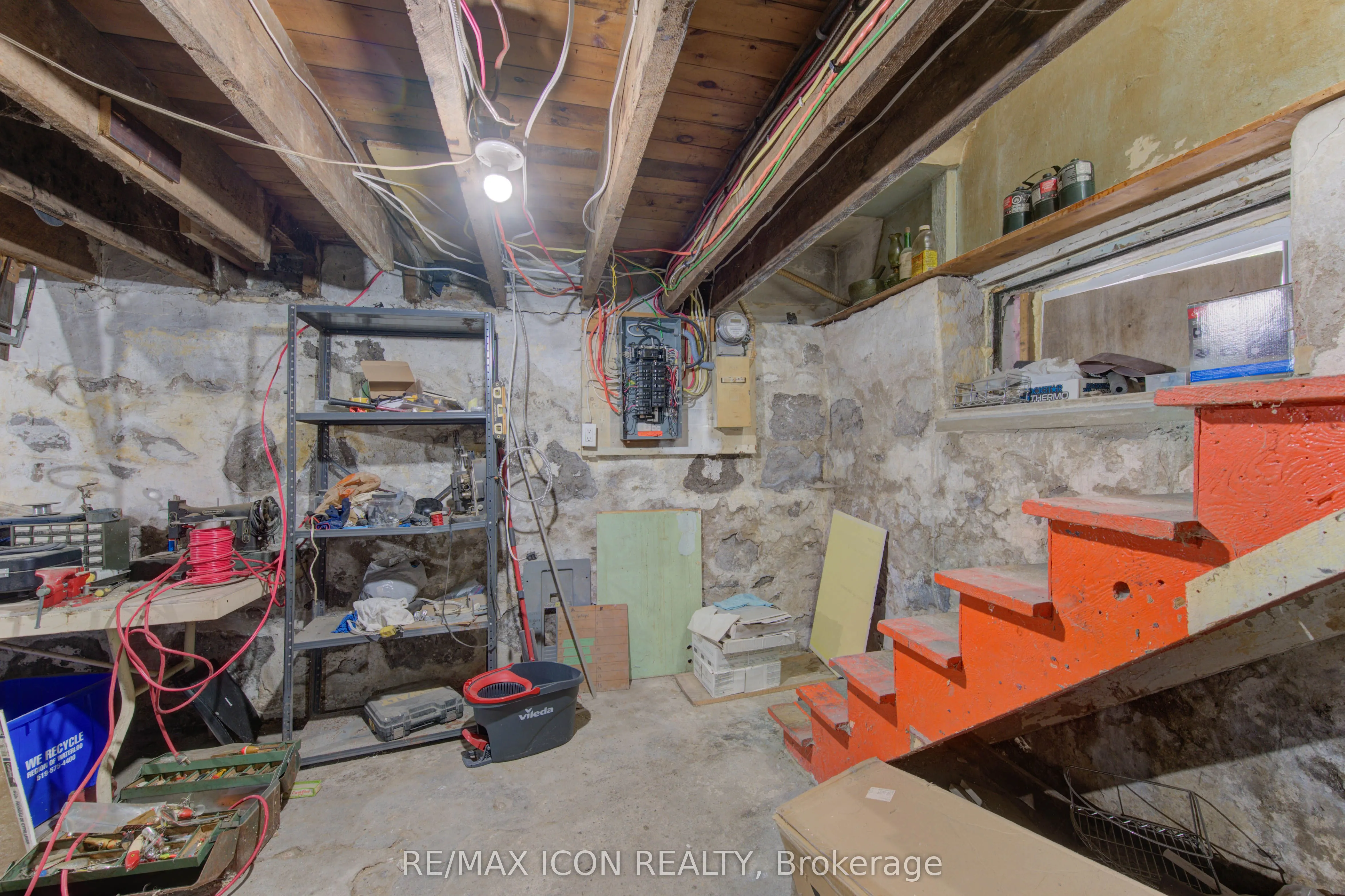 138 Courtland Avenue E