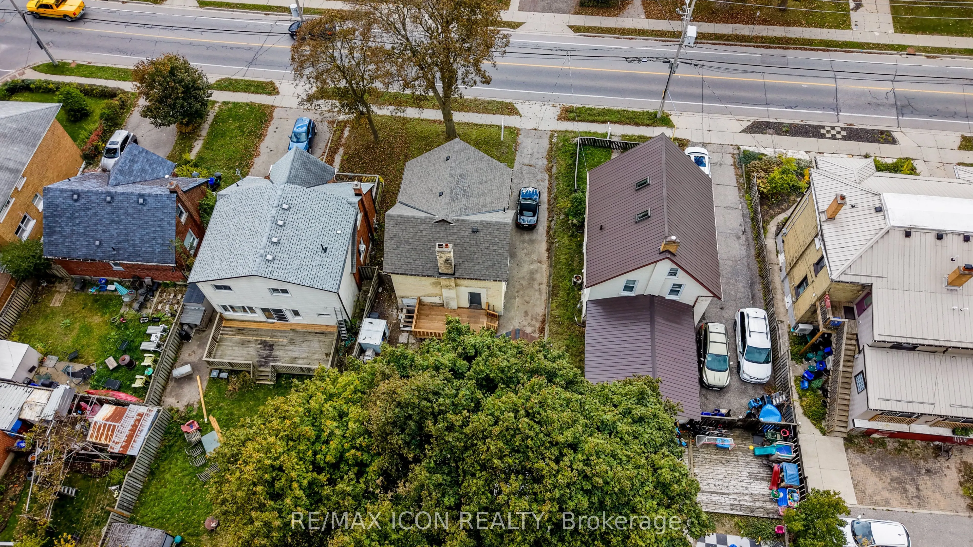 138 Courtland Avenue E