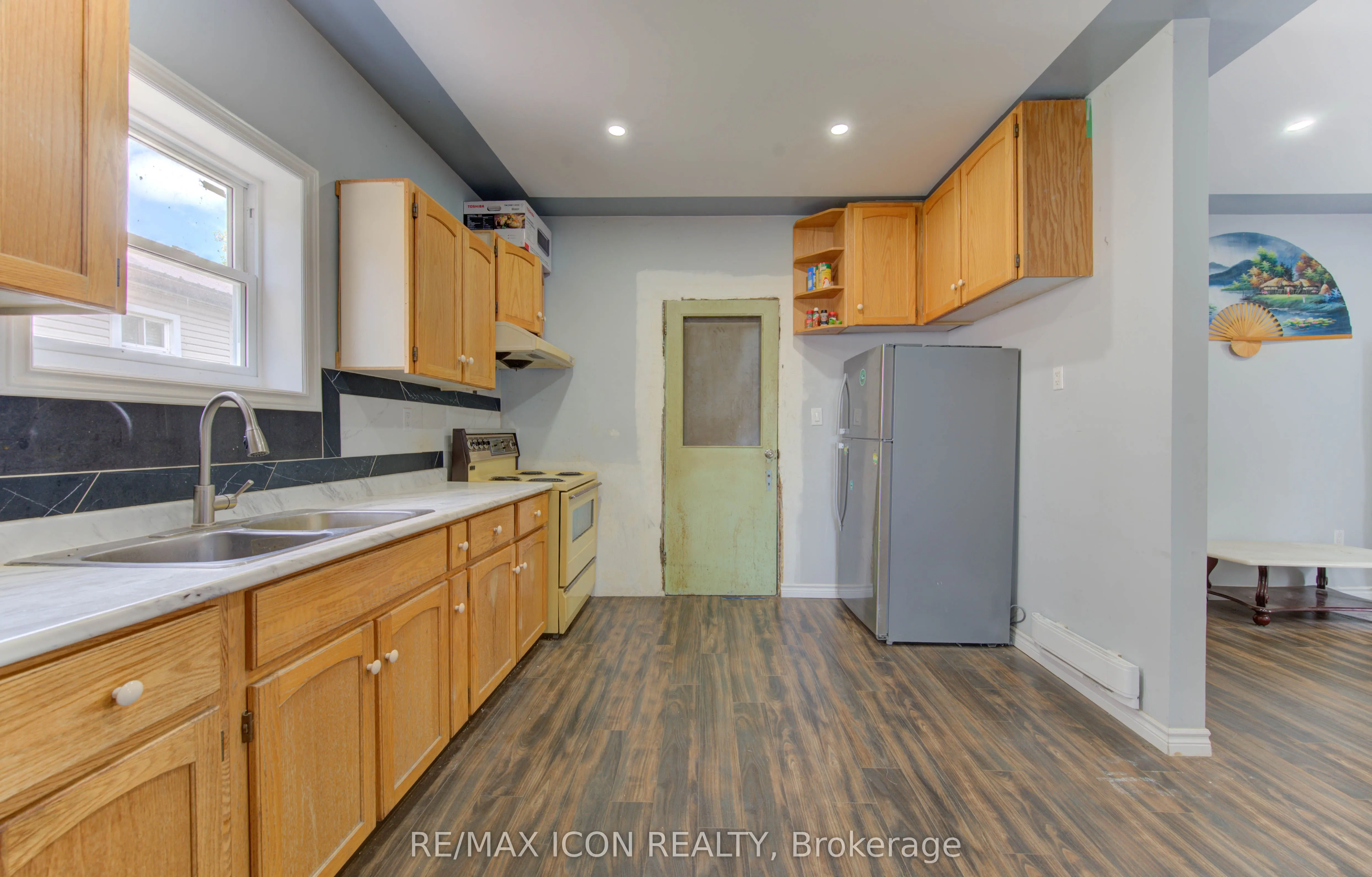 138 Courtland Avenue E