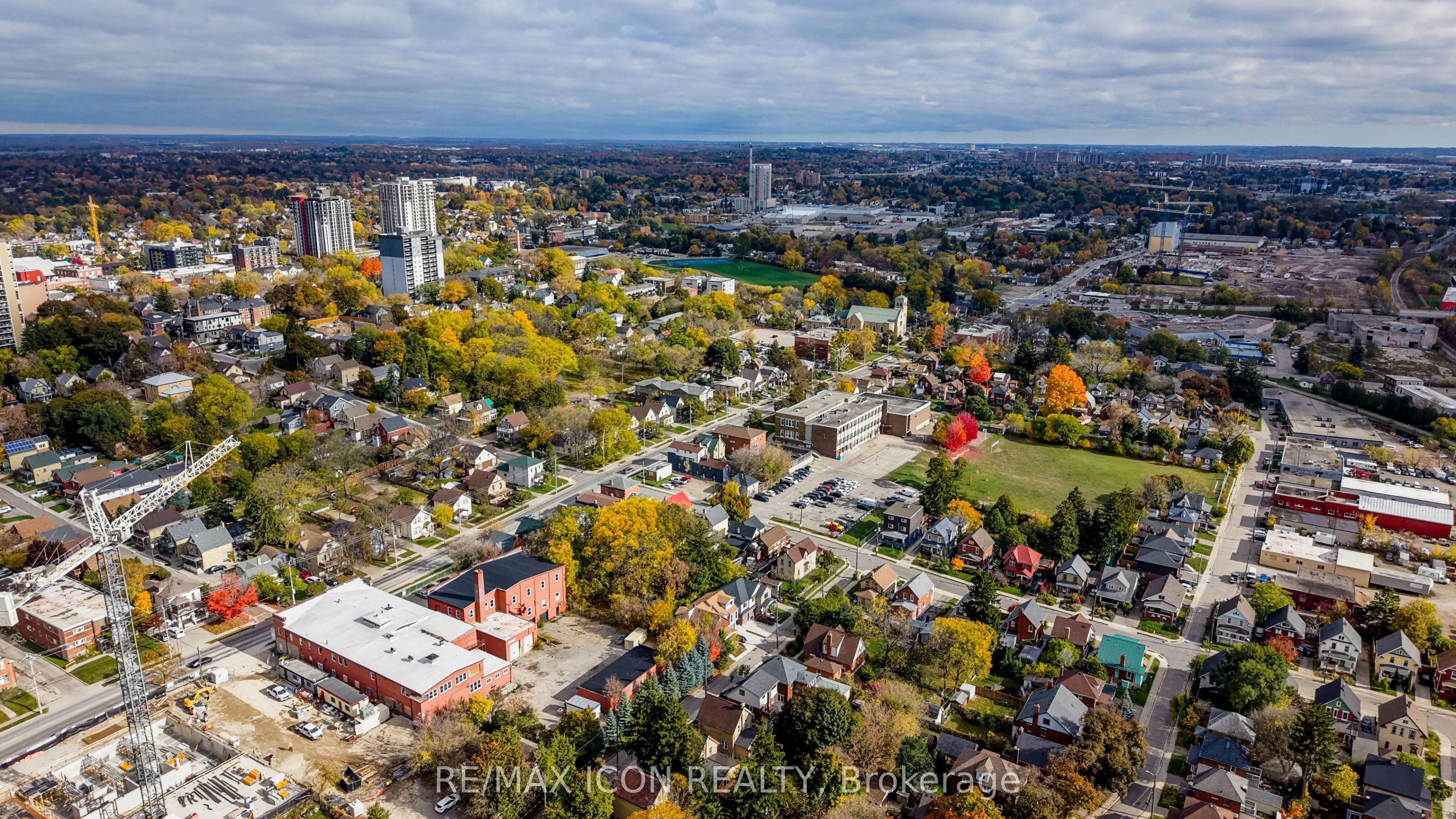 134 Courtland Avenue E