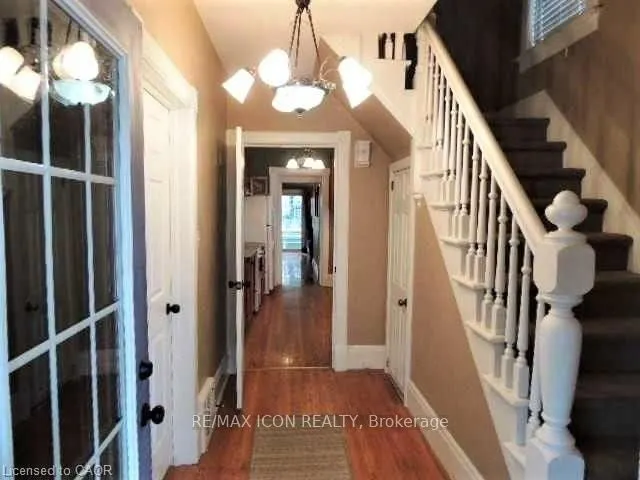 134 Courtland Avenue E