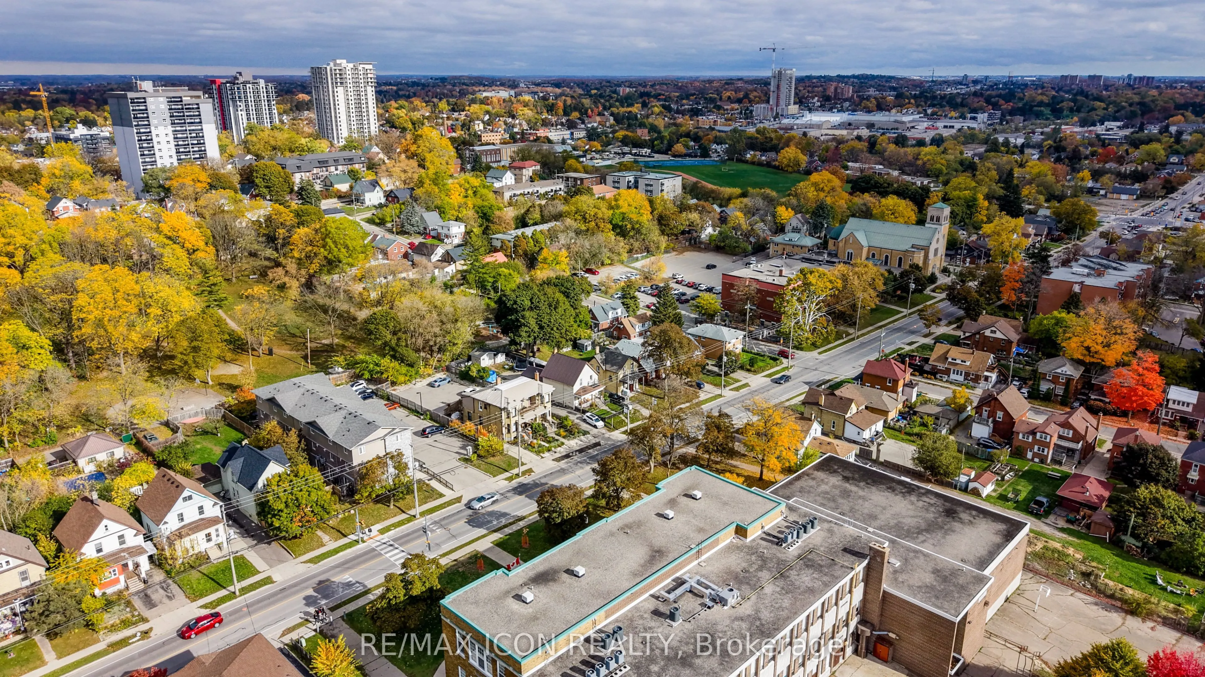 134 Courtland Avenue E