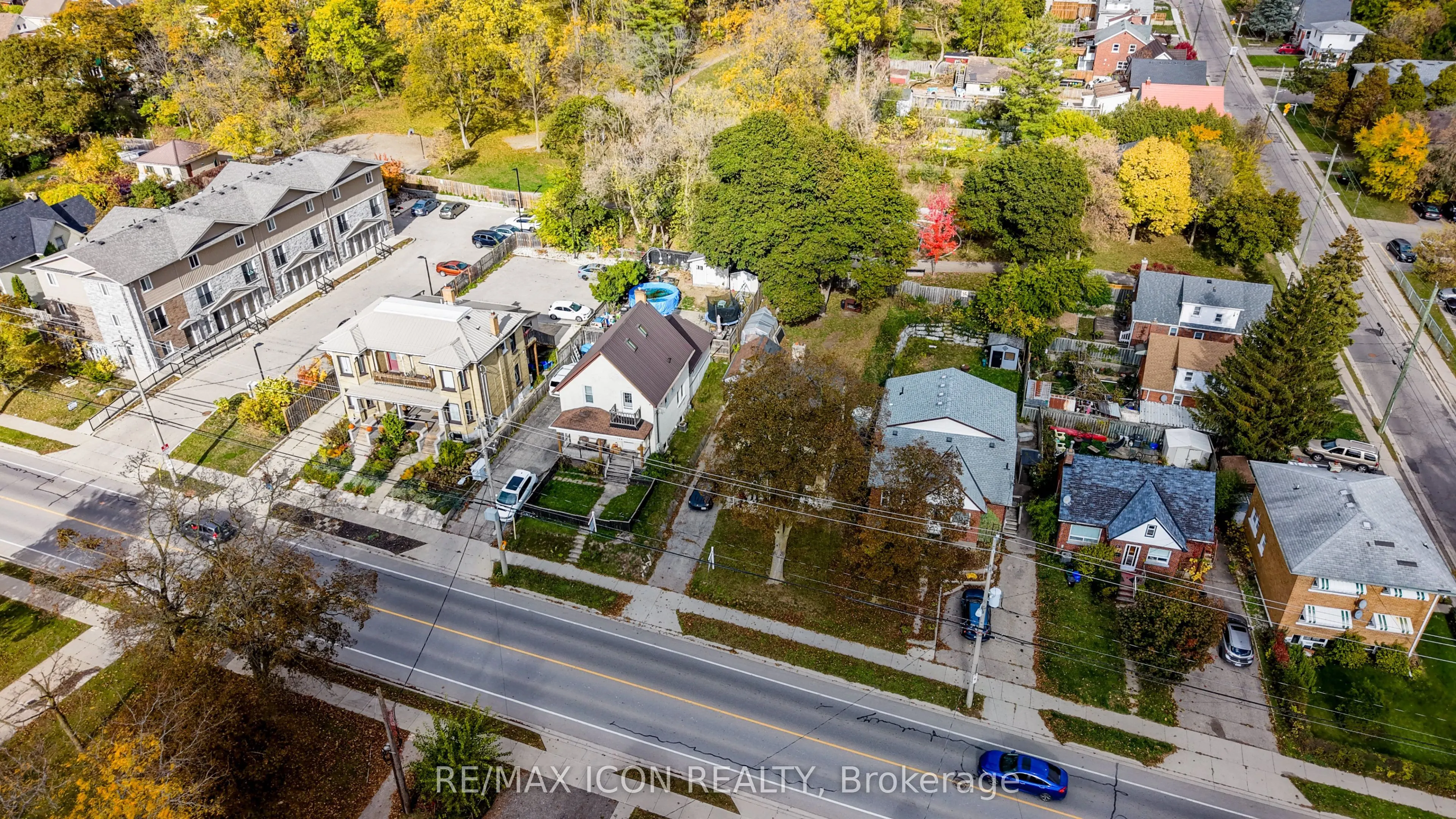 134 Courtland Avenue E