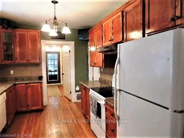 134 Courtland Avenue E