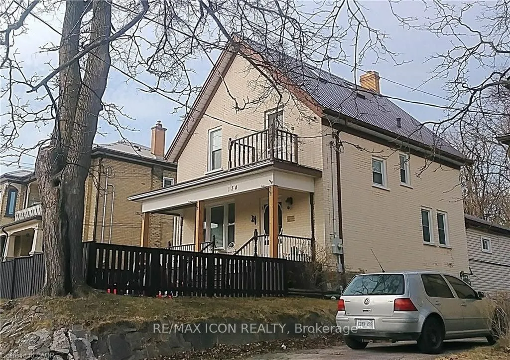 134 Courtland Avenue E