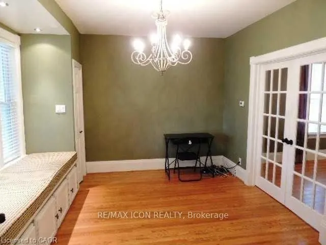 134 Courtland Avenue E