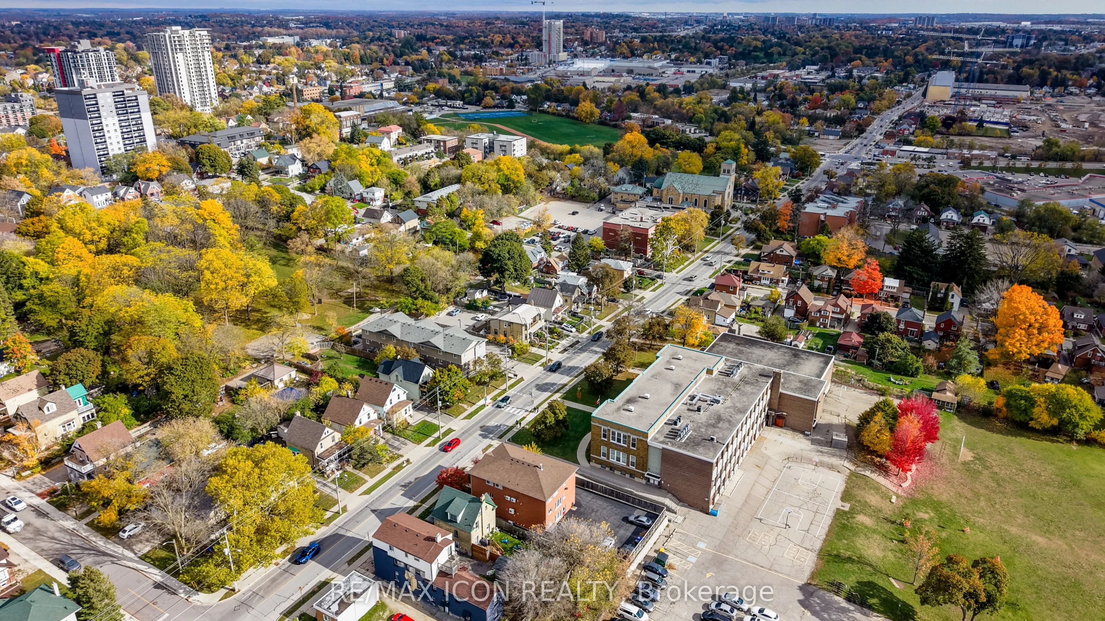 134 Courtland Avenue E