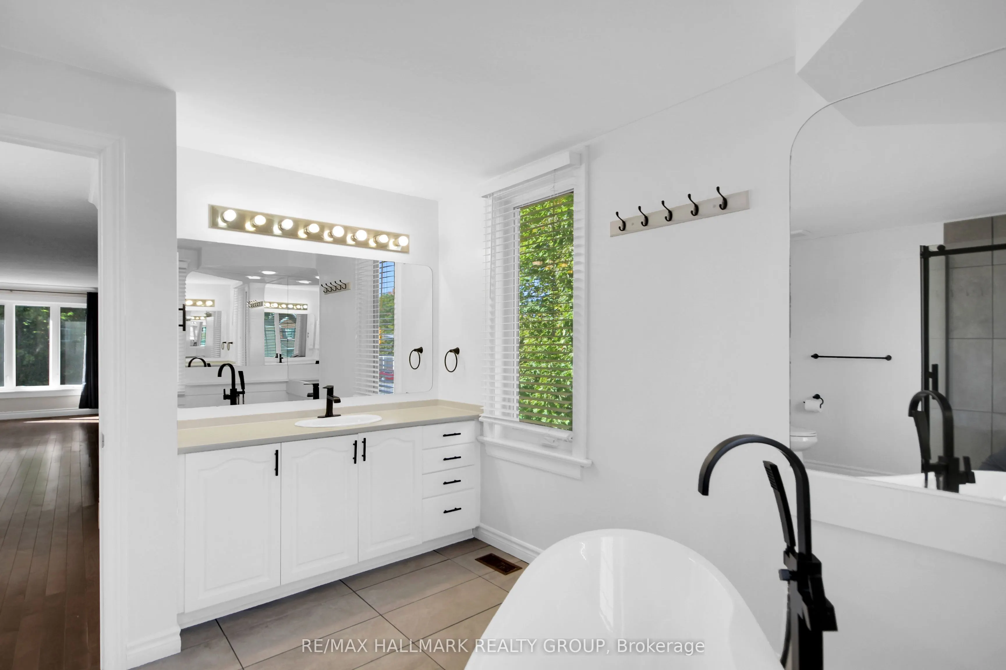 1662 HUNTERS RUN Drive