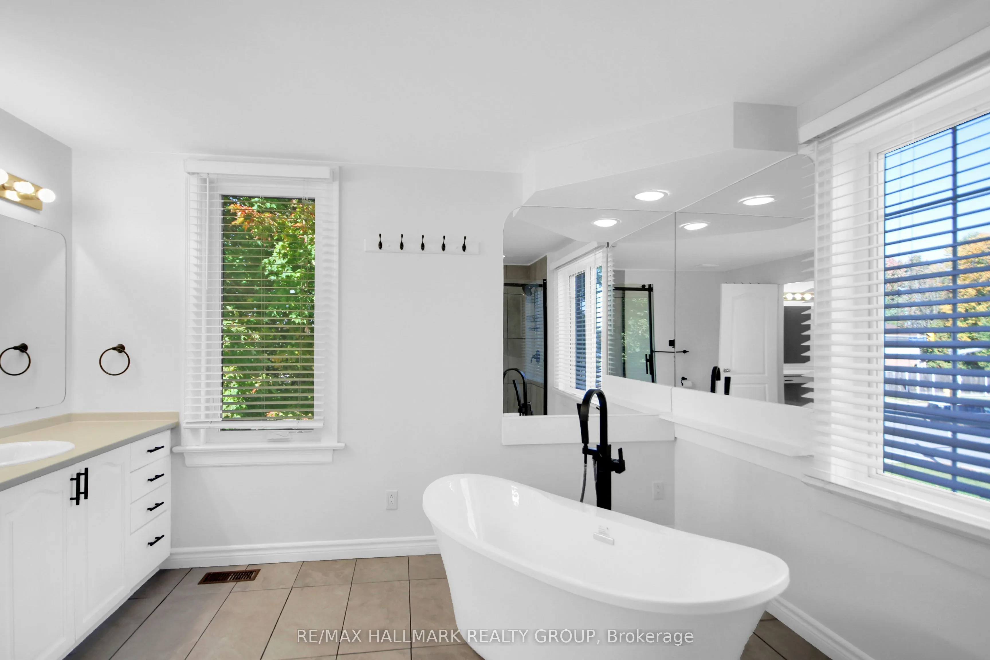 1662 HUNTERS RUN Drive