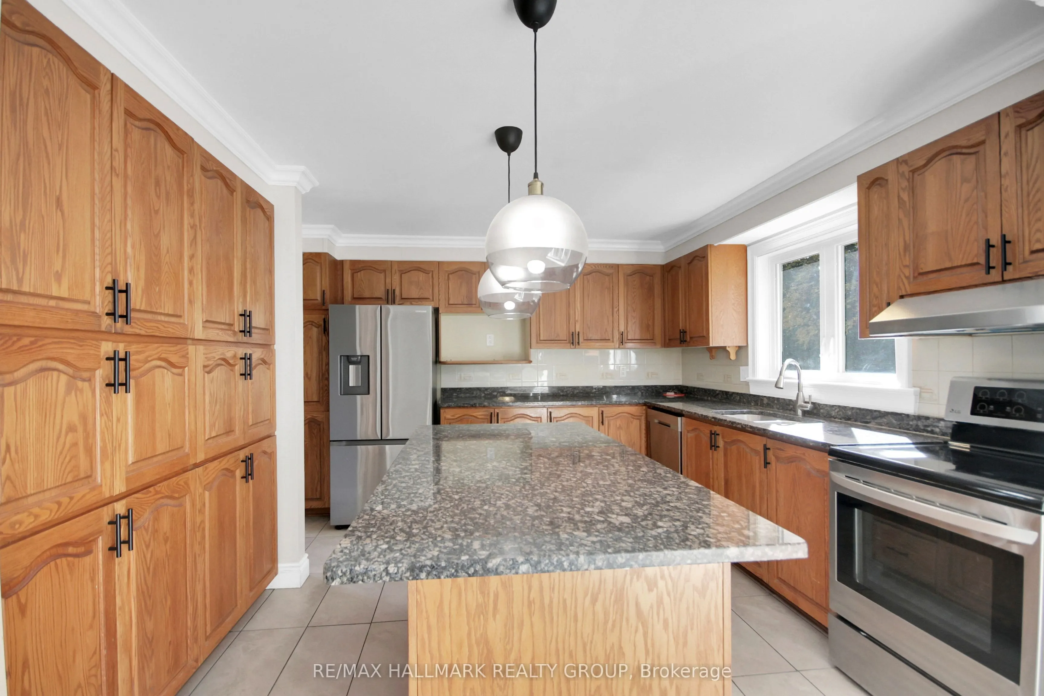 1662 HUNTERS RUN Drive