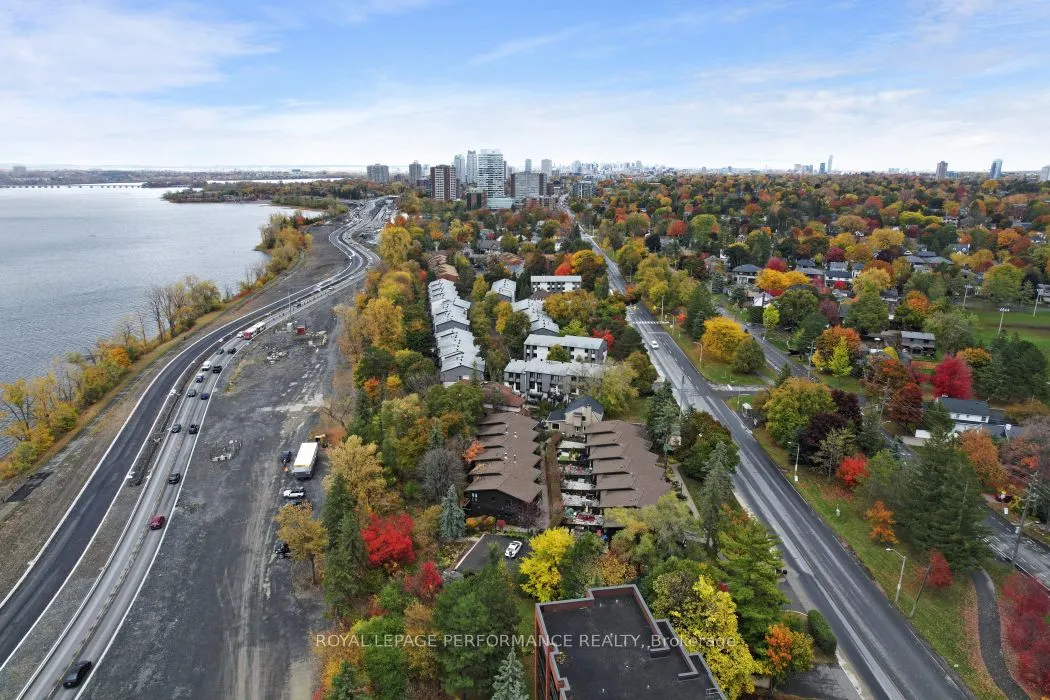 695 Richmond Road, #3