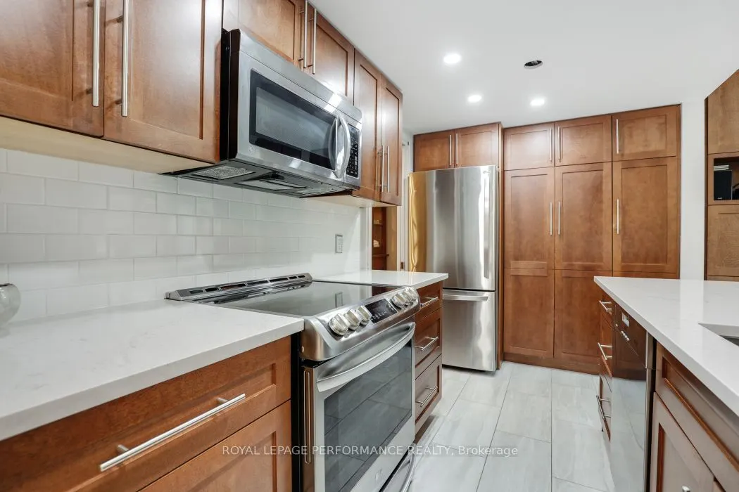 695 Richmond Road, #3