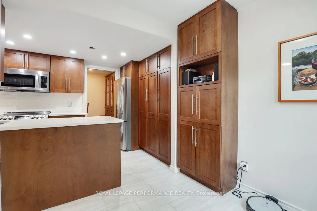 695 Richmond Road, #3