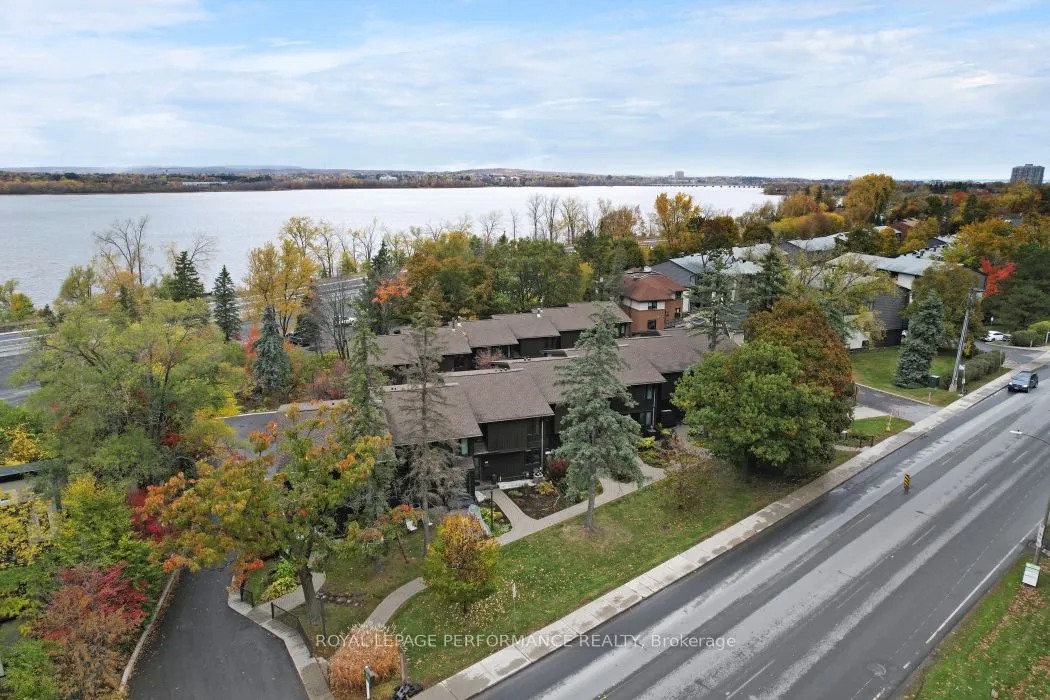 695 Richmond Road, #3