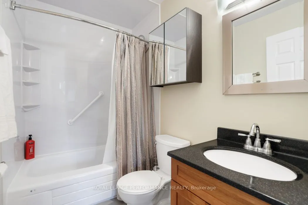 695 Richmond Road, #3