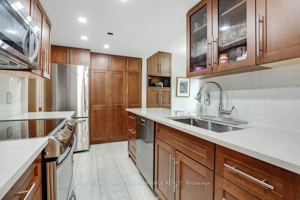 695 Richmond Road, #3