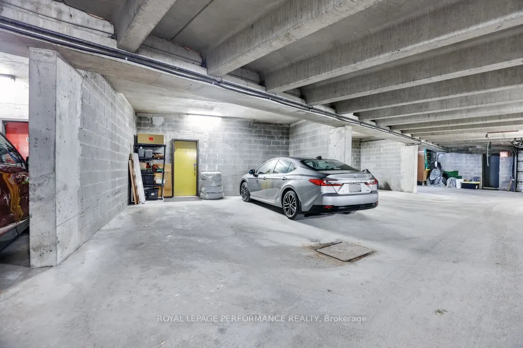 695 Richmond Road, #3