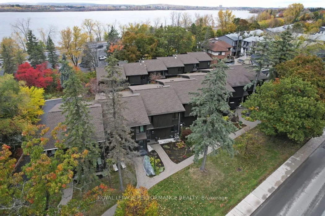 695 Richmond Road, #3