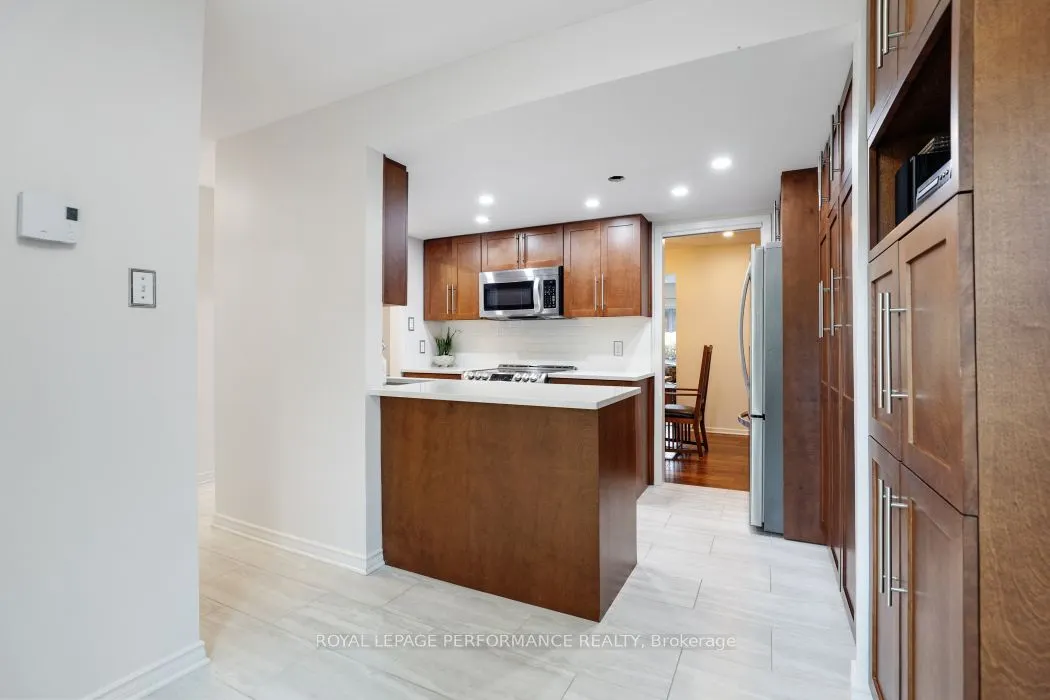 695 Richmond Road, #3