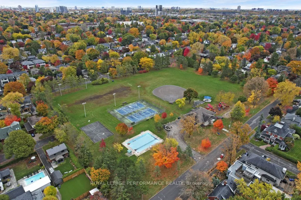 695 Richmond Road, #3