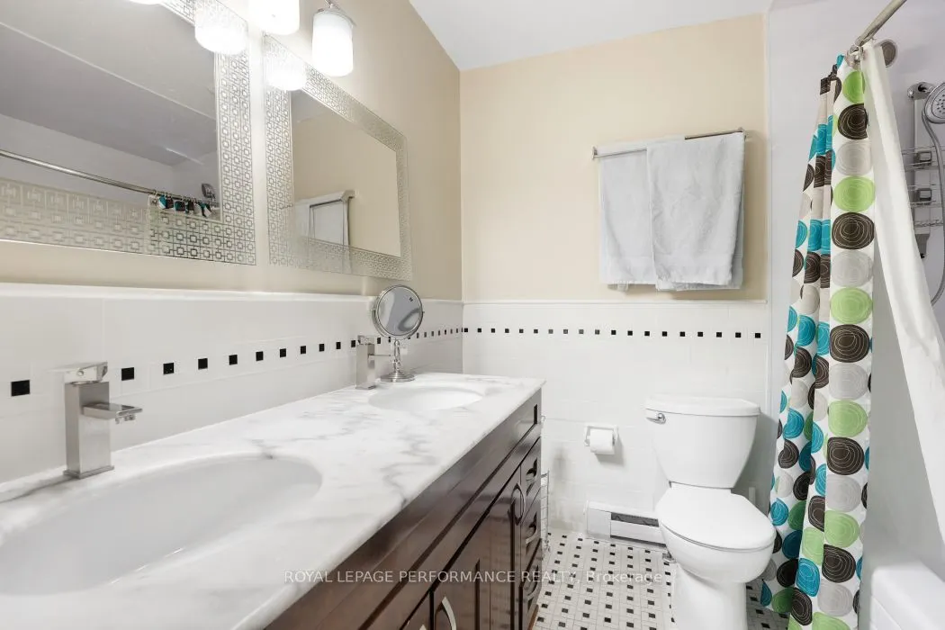 695 Richmond Road, #3