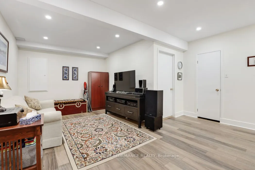 695 Richmond Road, #3