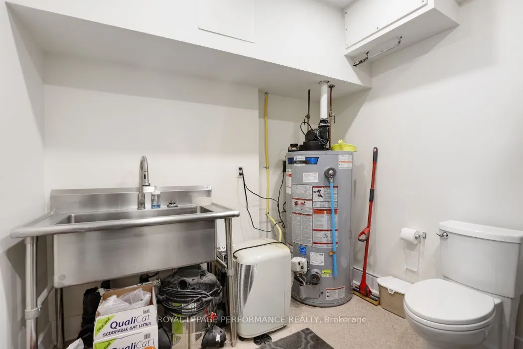 695 Richmond Road, #3