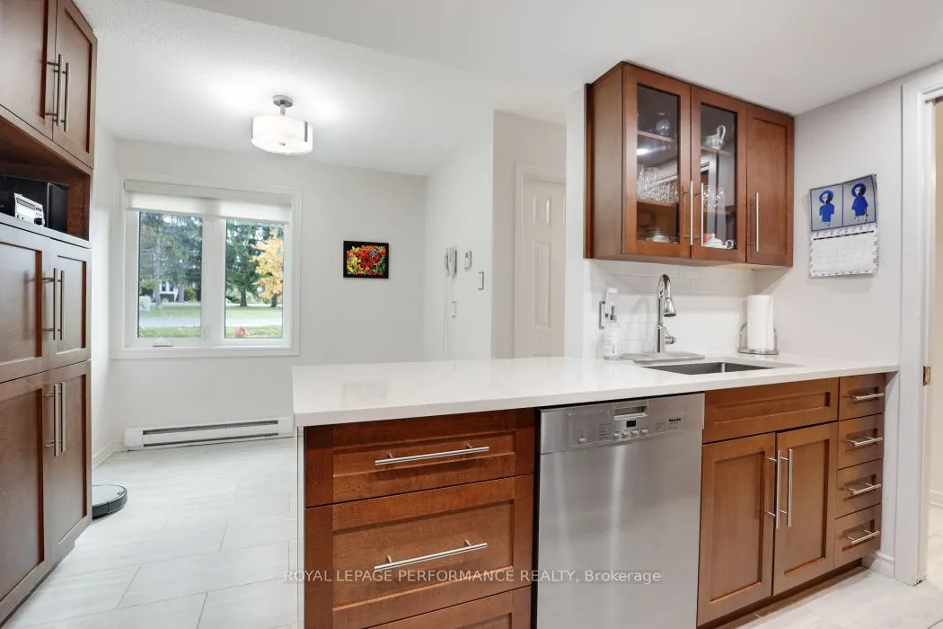 695 Richmond Road, #3