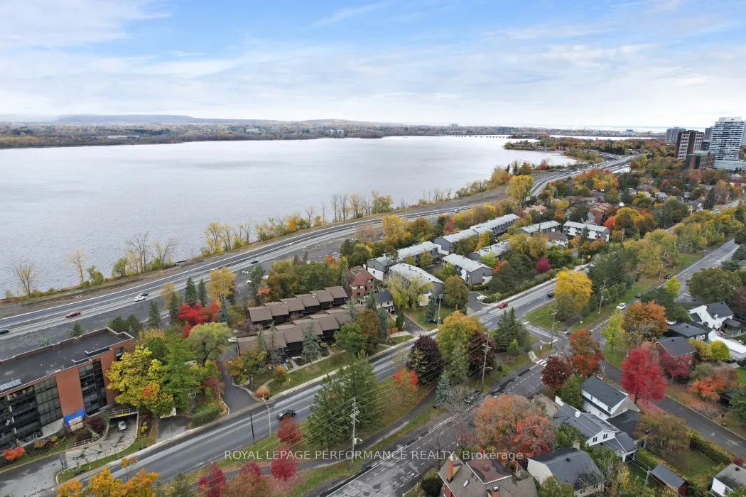 695 Richmond Road, #3