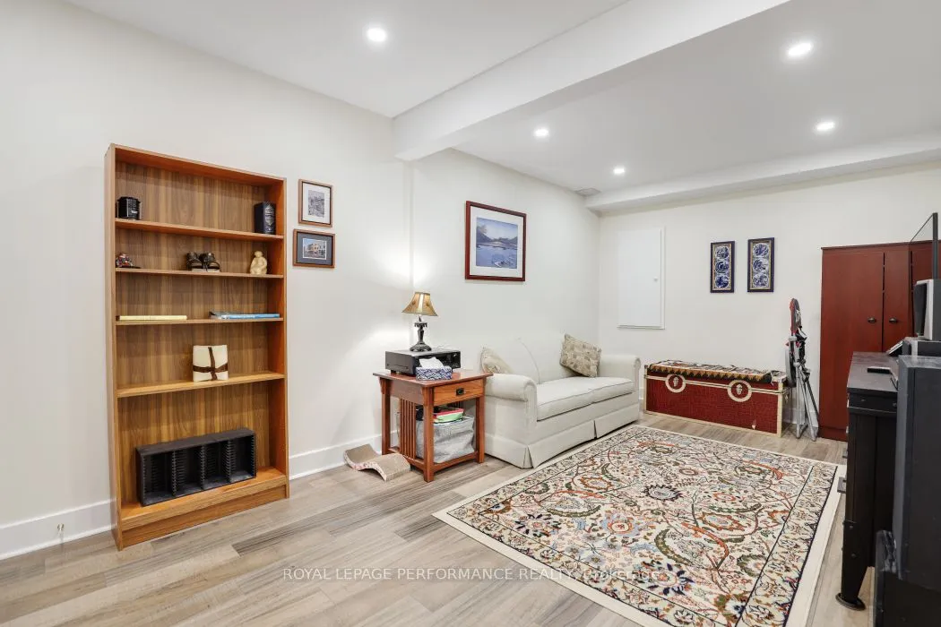 695 Richmond Road, #3