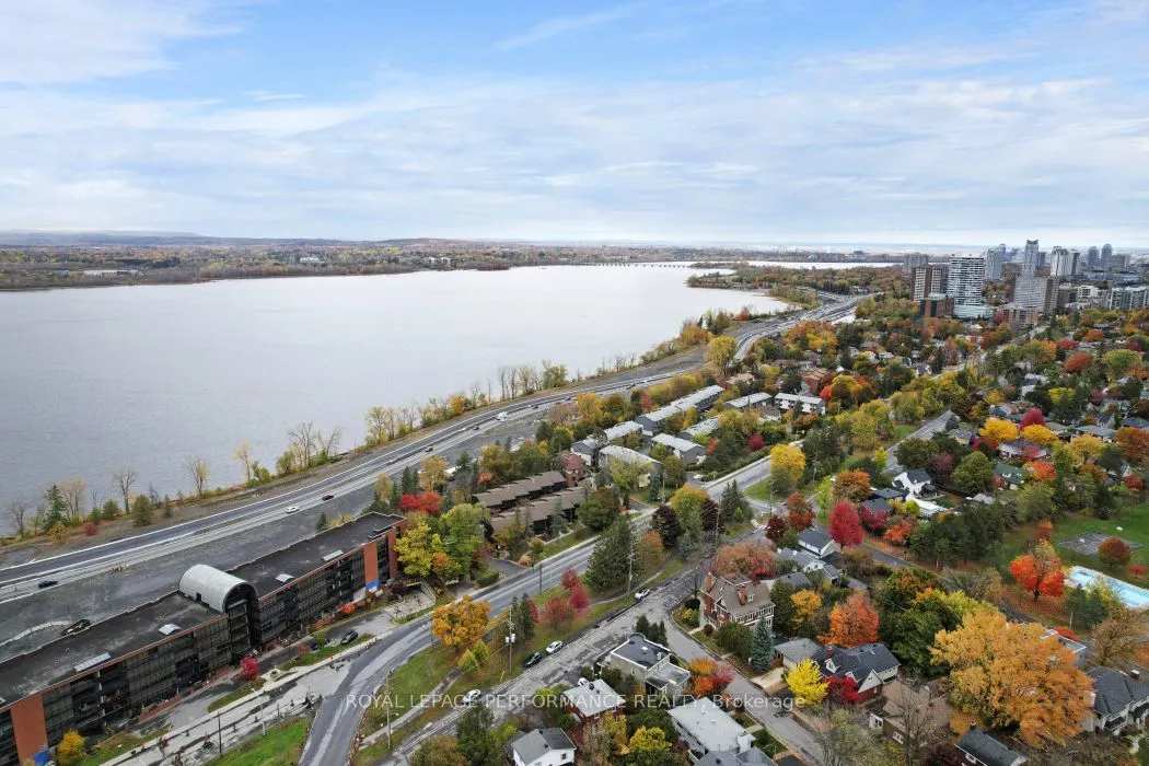 695 Richmond Road, #3