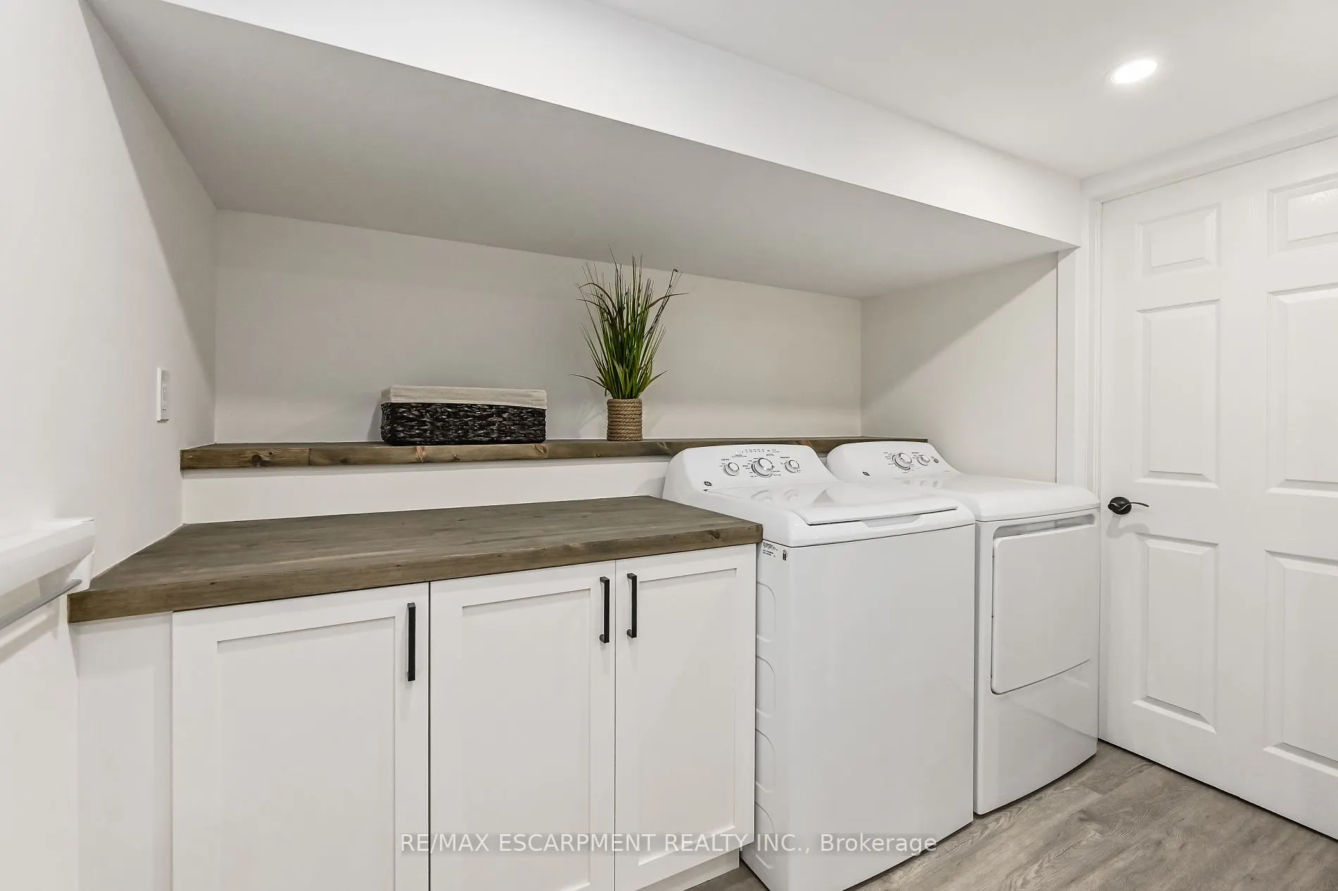 95 Houghton Avenue N