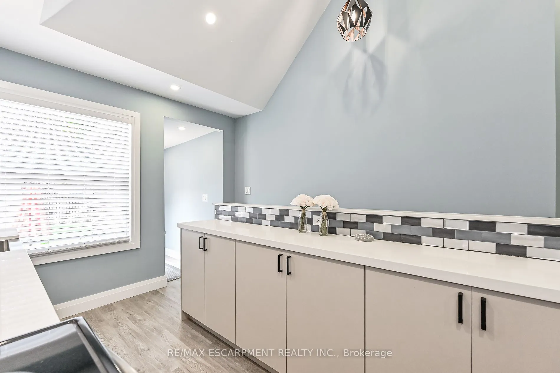 95 Houghton Avenue N