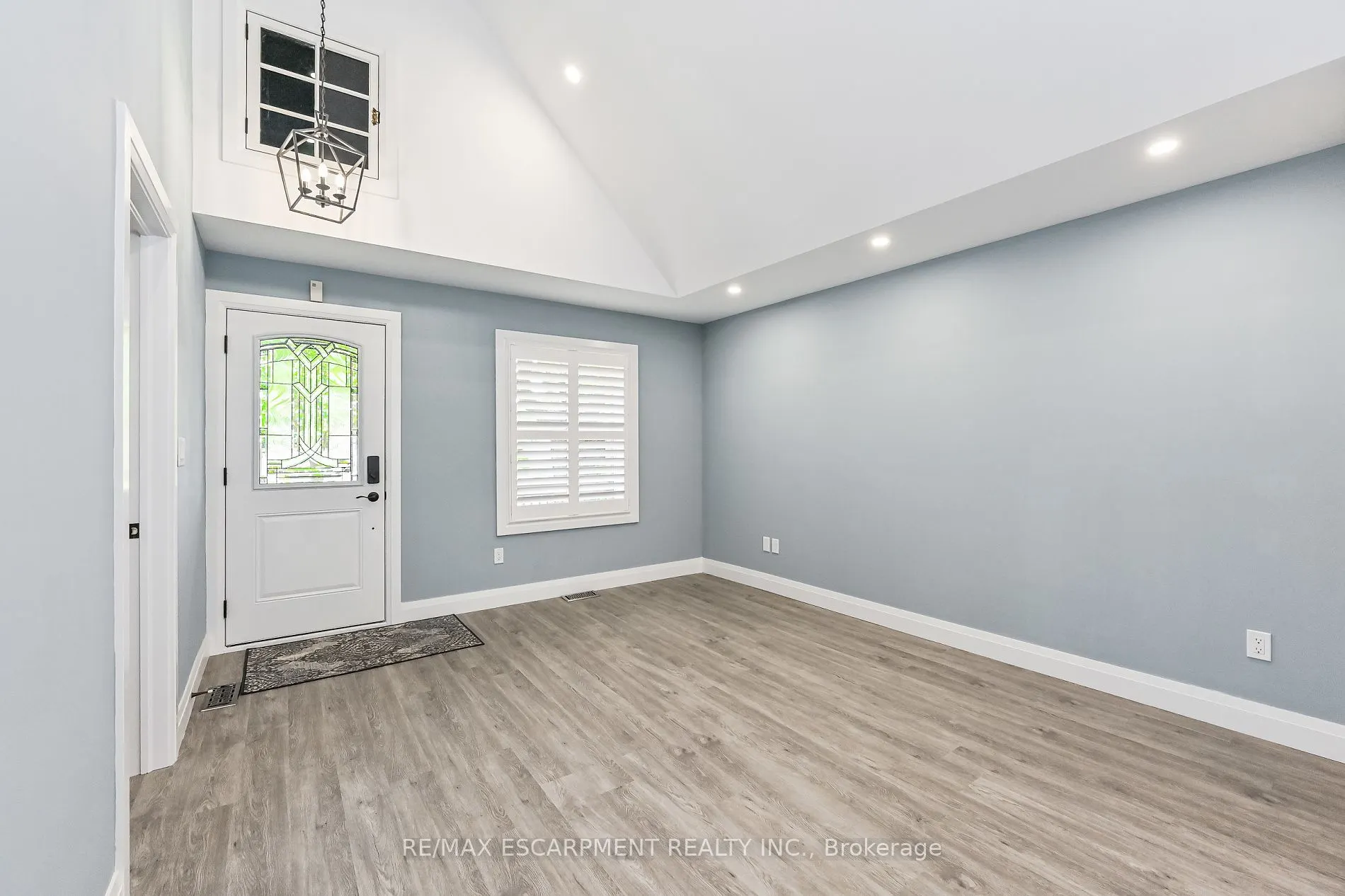 95 Houghton Avenue N