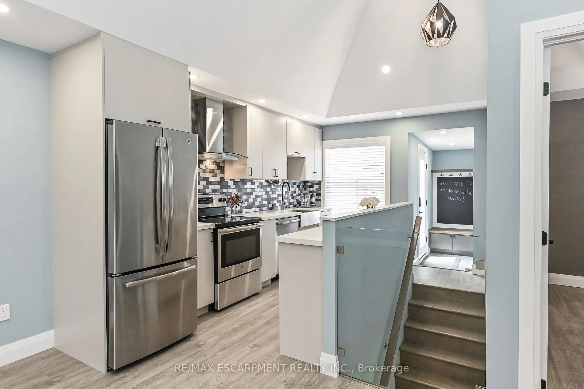 95 Houghton Avenue N