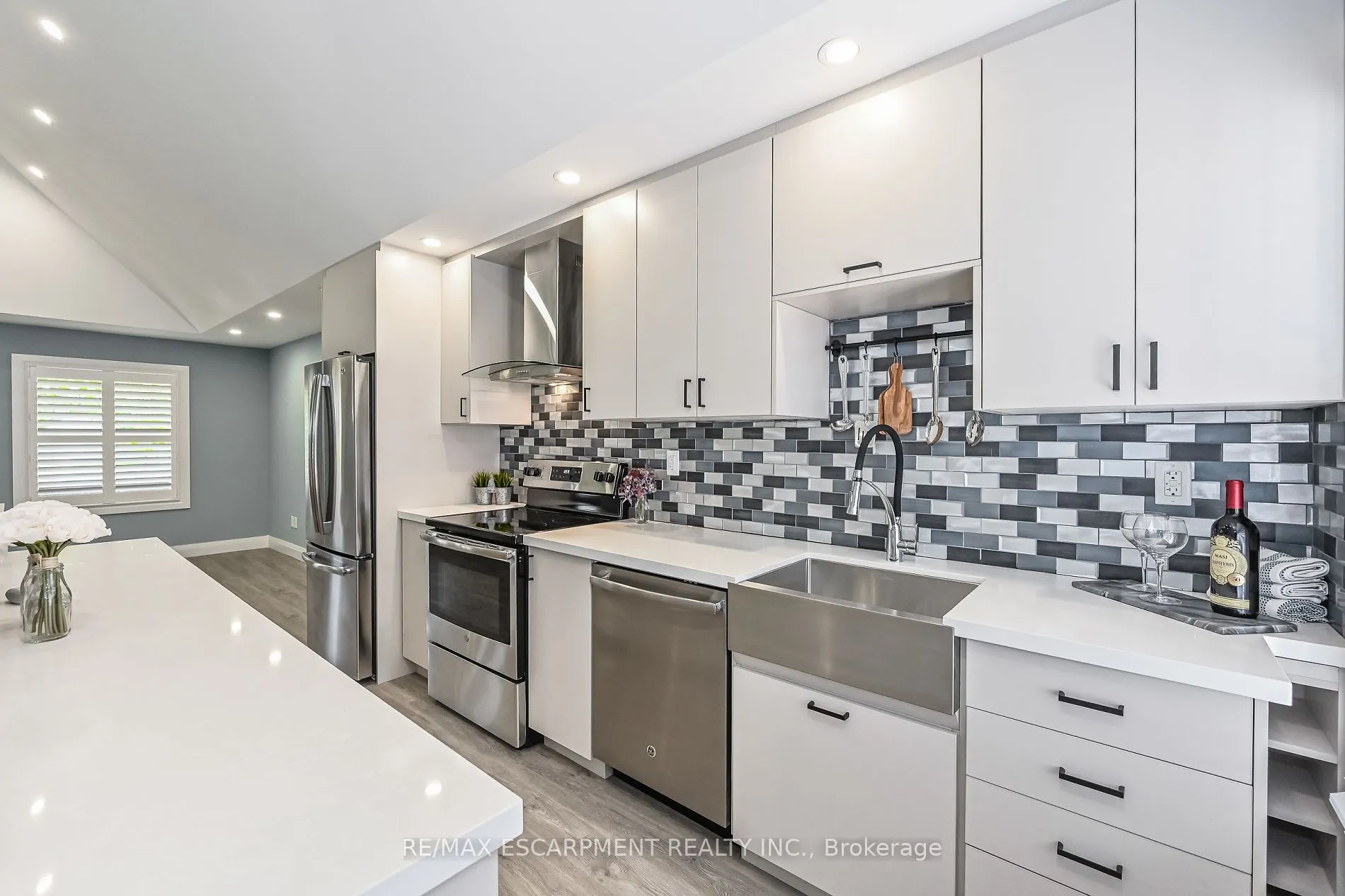 95 Houghton Avenue N