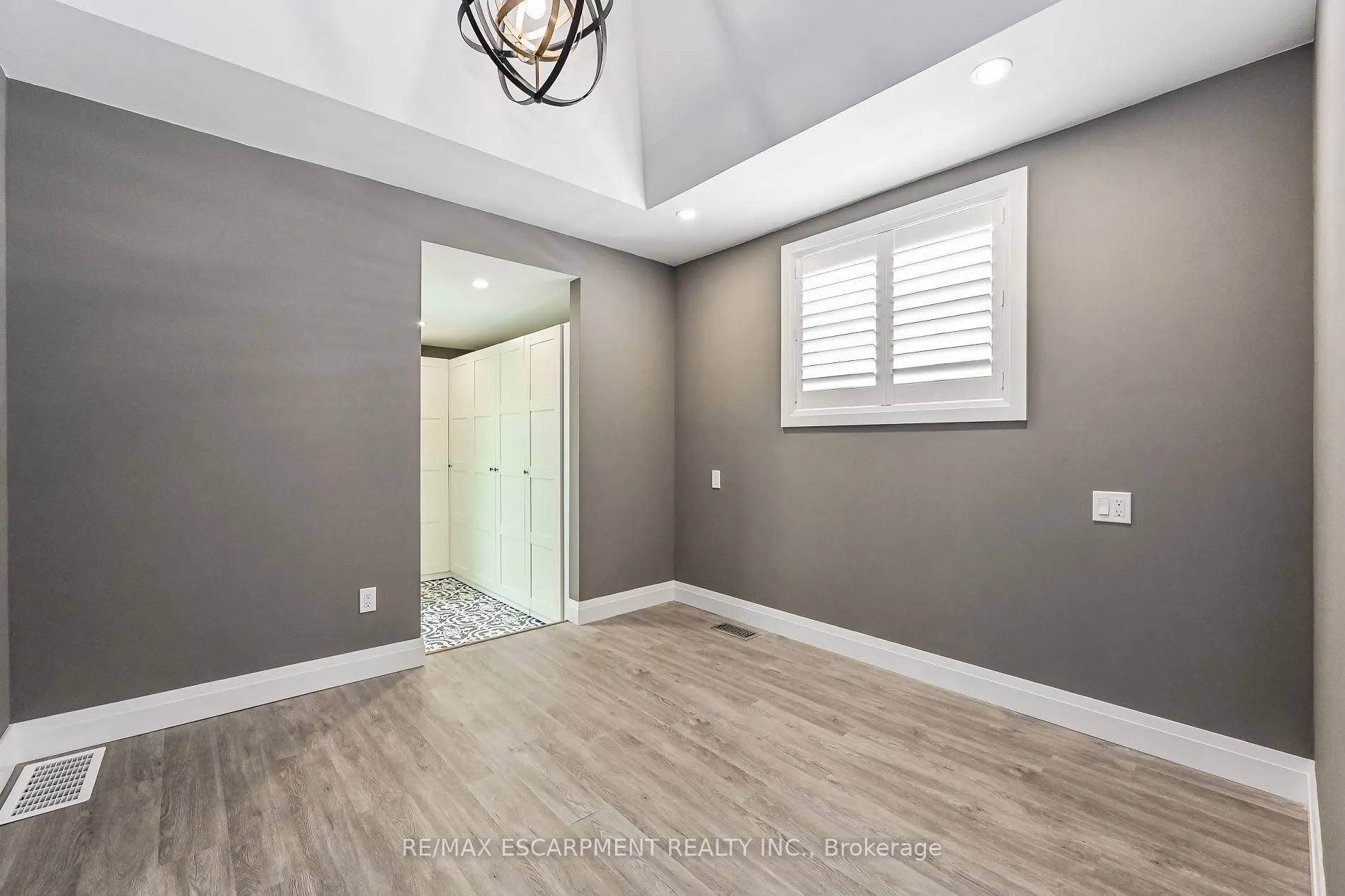 95 Houghton Avenue N