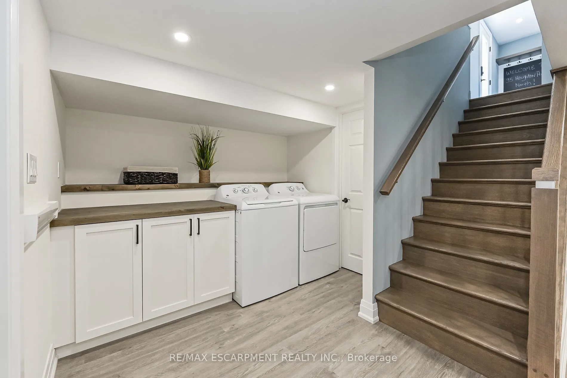 95 Houghton Avenue N