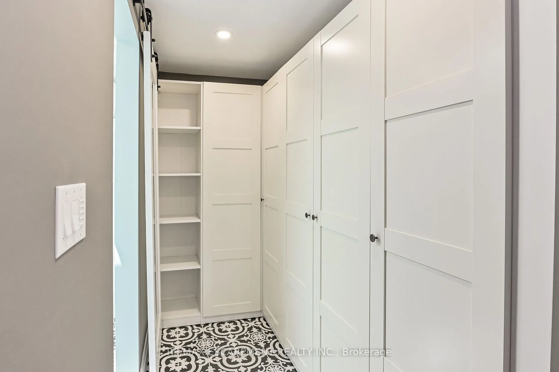 95 Houghton Avenue N