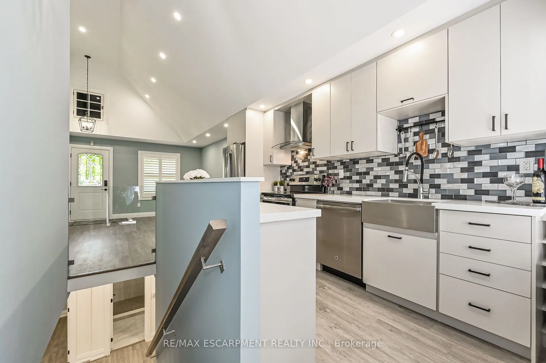 95 Houghton Avenue N