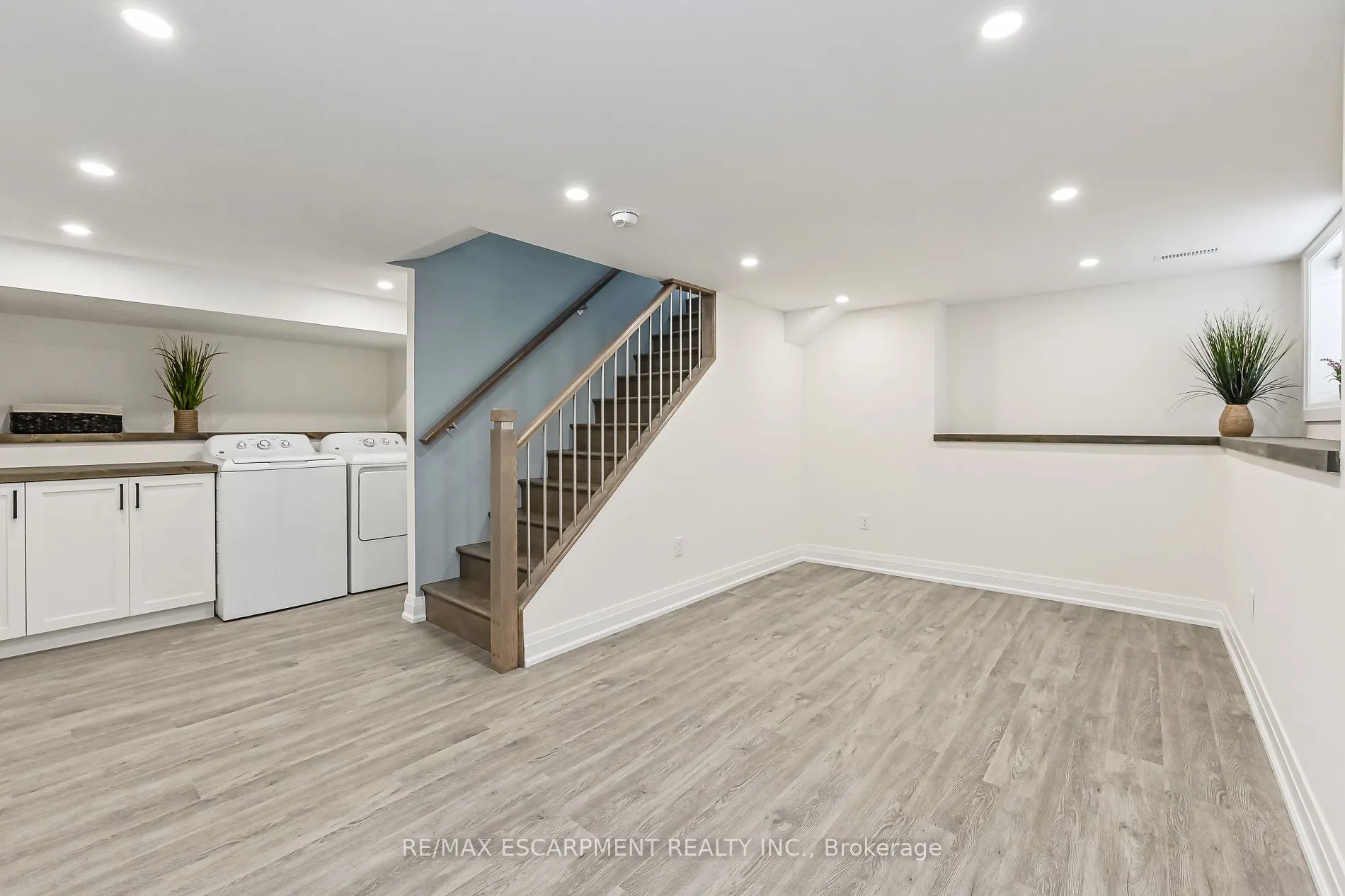 95 Houghton Avenue N