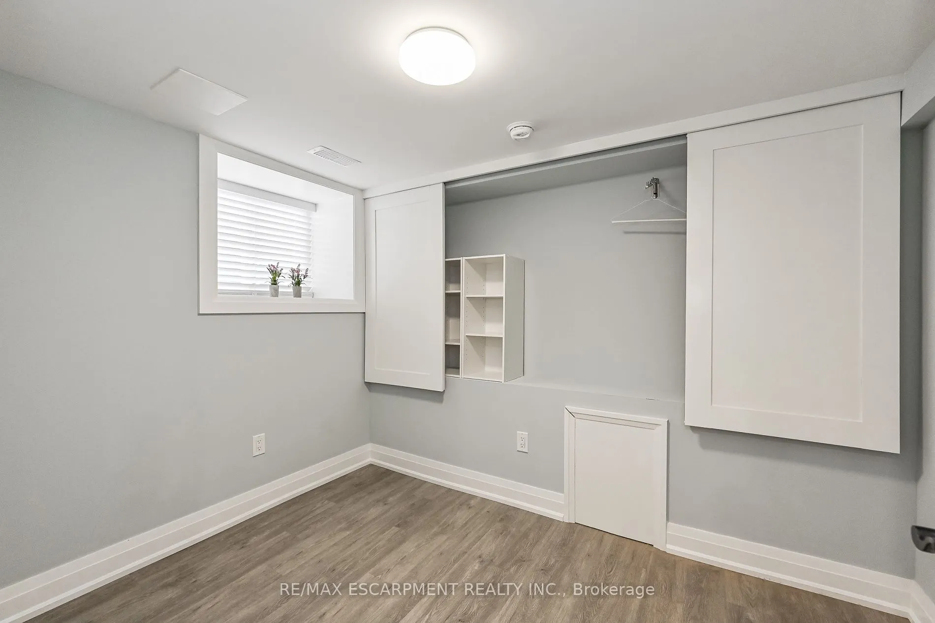 95 Houghton Avenue N