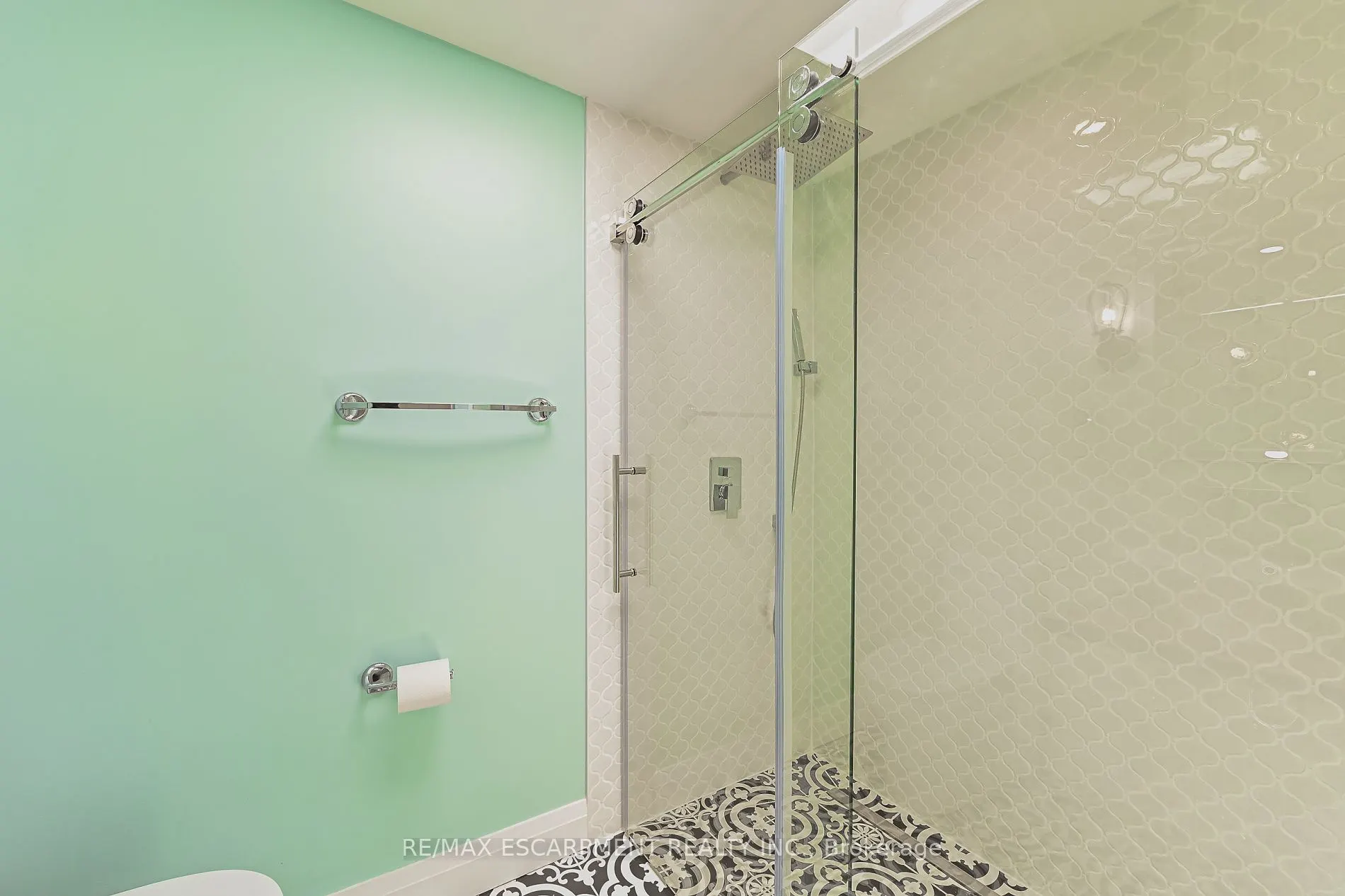 95 Houghton Avenue N