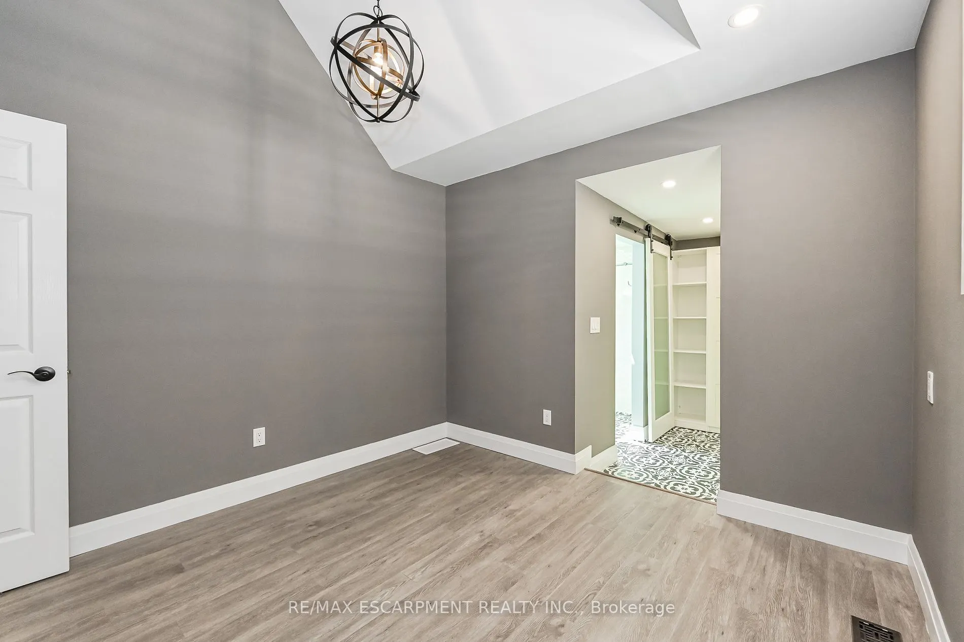 95 Houghton Avenue N