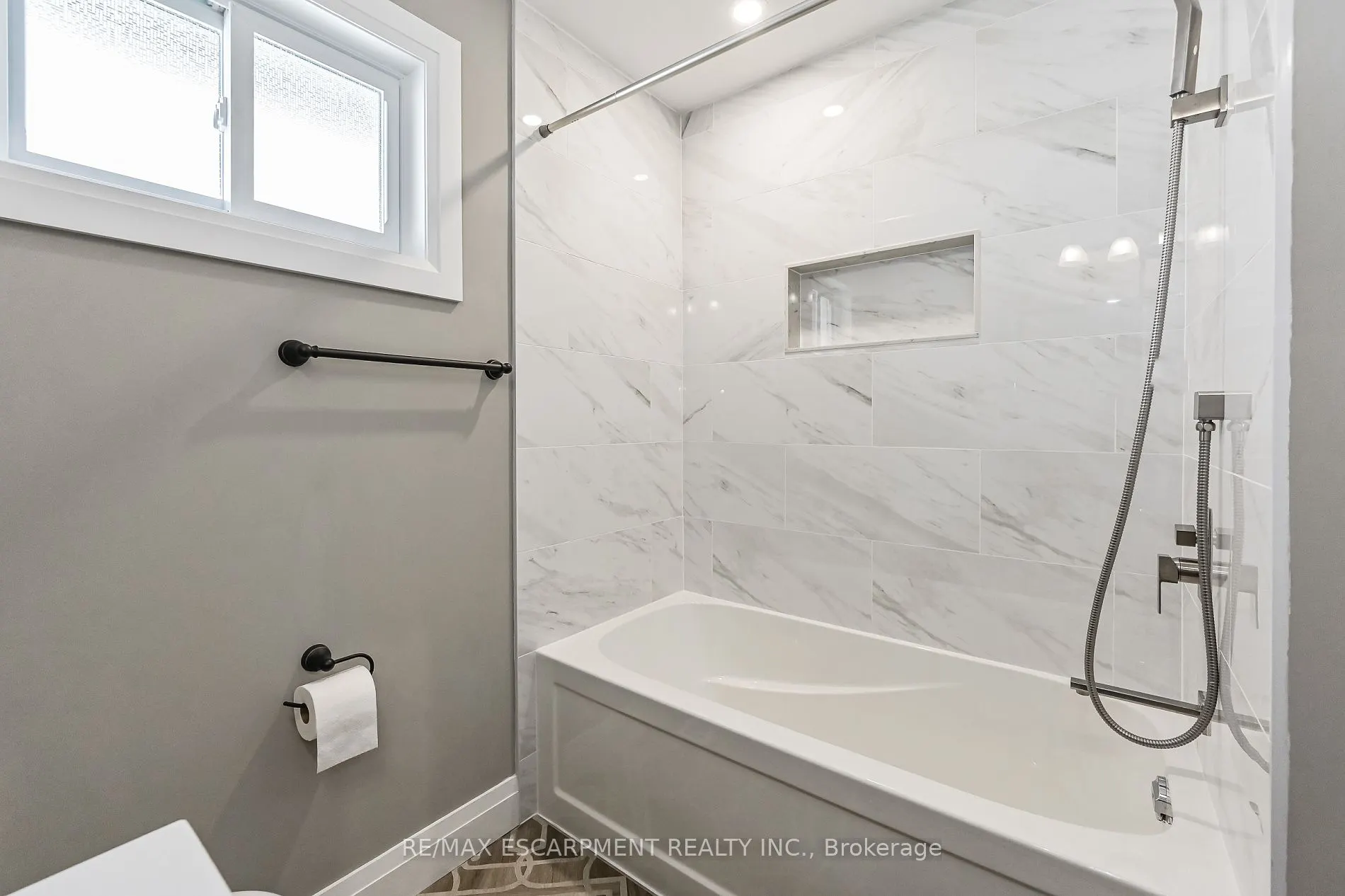 95 Houghton Avenue N