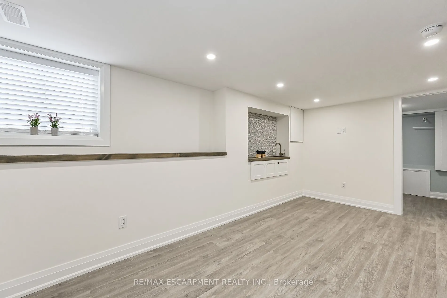 95 Houghton Avenue N