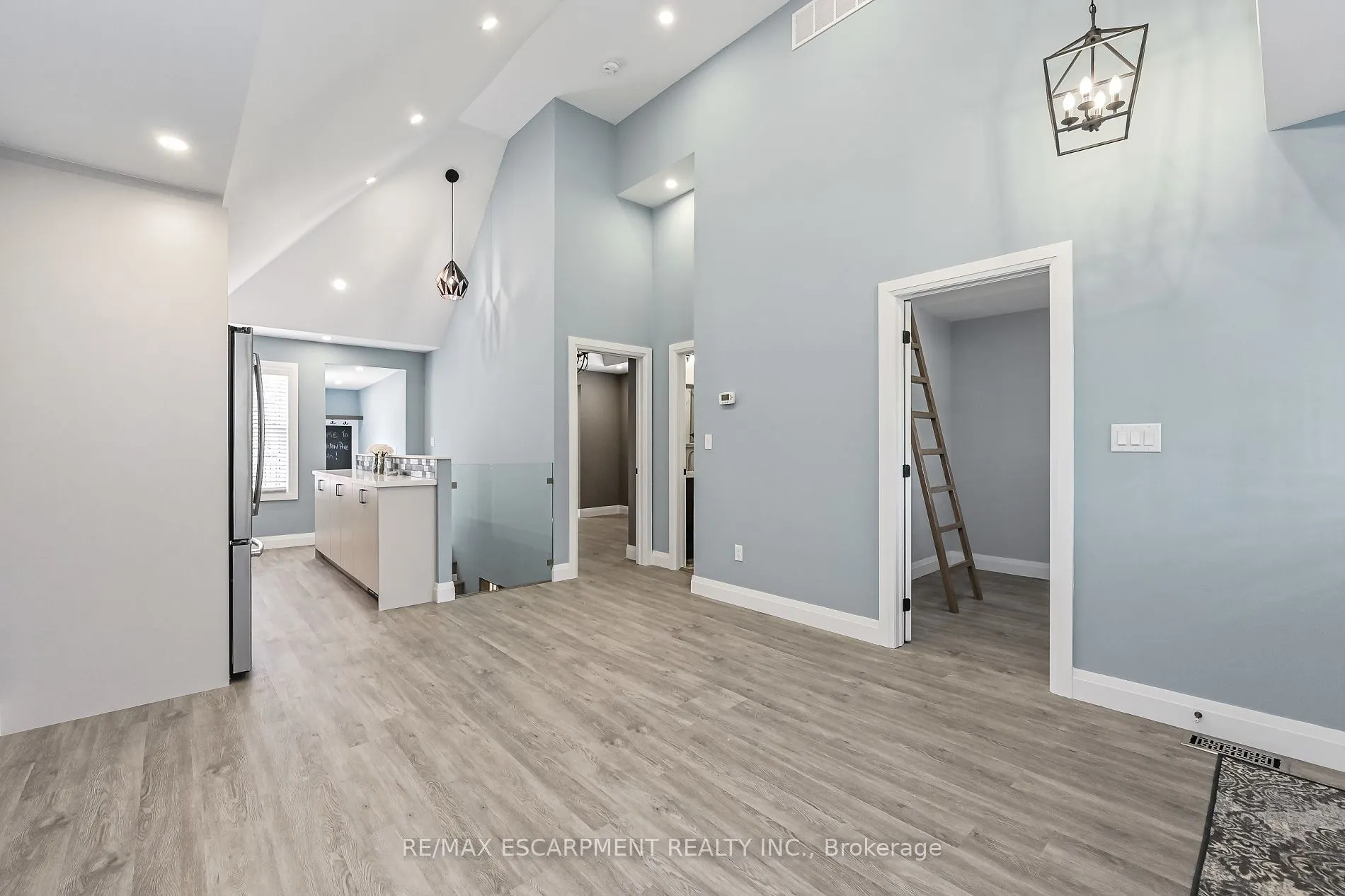 95 Houghton Avenue N