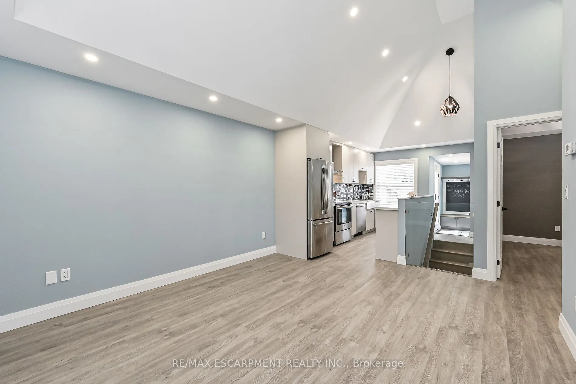 95 Houghton Avenue N