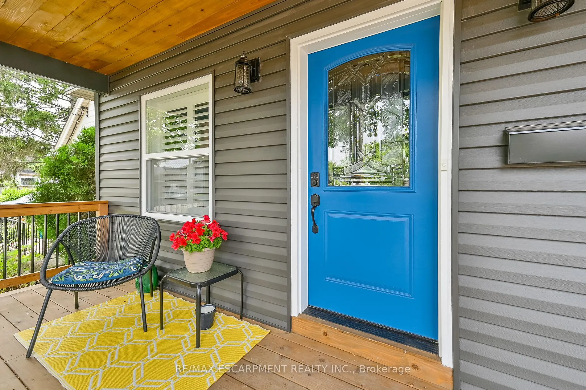 95 Houghton Avenue N