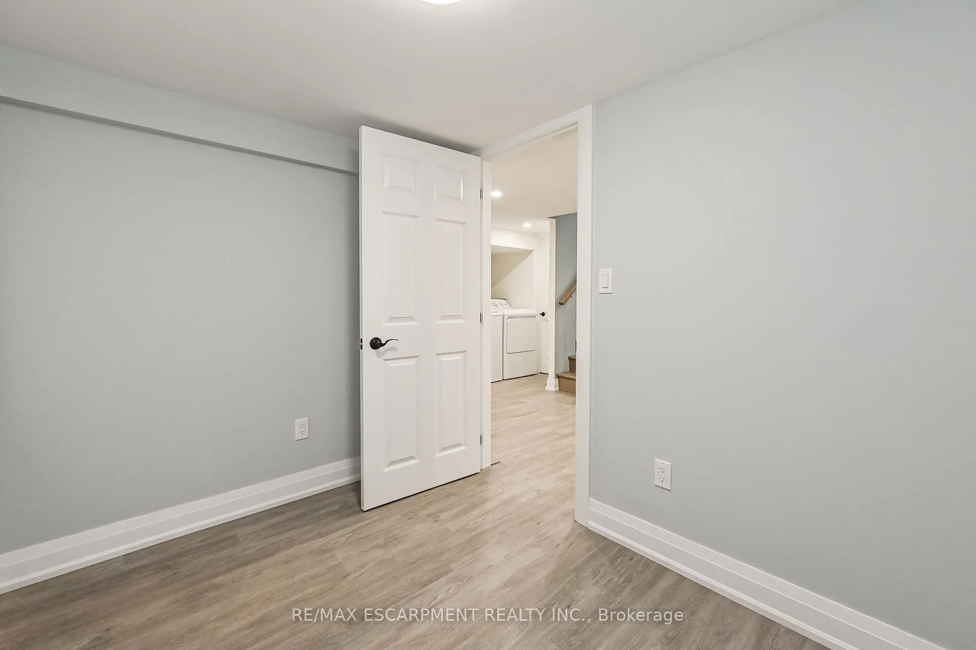 95 Houghton Avenue N